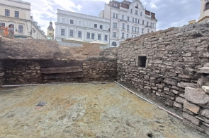 Wnętrze, w ścianie południowej ślepe okienko