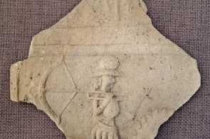 Kafel piecowy z przedstawieniem husyty na koniu trzymającego kuszę