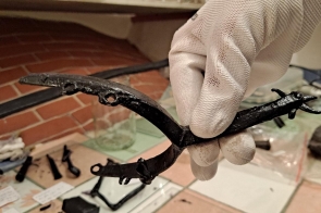 Doskonale zachowana ostroga po konserwacji