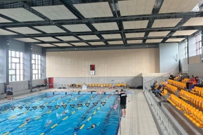 widok na basen uniwersytetu Śląskiego w Cieszynie