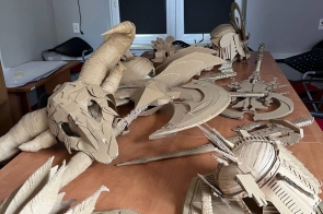 rzeźby z kartonu studentów kierunku projektowania gier 