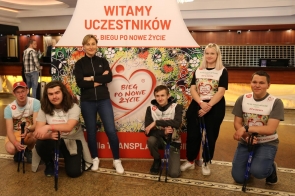 Uczniowie ZST w Ustroniu  ( Mateusz Skiba, Nataniel Sutor, Weronika Bojik, Jakub Wałach, Jan Mrógała)  wraz z szkolnym koordynatorem akcji, Jolantą Myrmus w Hotelu Gołębiewskim po spotkaniu informacyjnym. 