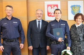 Policjant z Ustronia najlepszym dzielnicowym w powiecie, wspólne zdjęcie- Zdjęcie 3