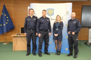 Zdjęcie grupowe komisji konkursowej na najlepszego dzielnicowego- Zdjęcie 5