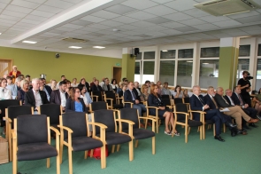 Publiczność na Sali Sesyjnej Starostwa Powiatowego w Cieszynie