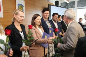 Dzień Edukacji Narodowej 2023 - nagrody Starosty Cieszyńskiego oraz ślubowanie nauczycieli mianowanych
