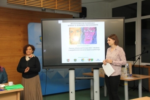 Beata Szymańska- Koordynator olimpiady z ramienia Starostwa Powiatowego w Cieszynie, Inspektor ds. Promocji Zdrowia wraz z Janiną Żagan Wicestarostą Powiatu Cieszyńskiego, otwierającą olimpiadę 