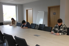 3 uczniów walczących o III miejsce w dogrywce 