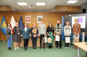 wspólne zdjęcie laureatów i członków Jury 