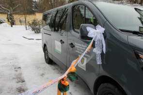 Nowe samochody dla Domu Pomocy Społecznej w Pogórzu oraz Filii „Bursztyn”  w Kończycach Małych