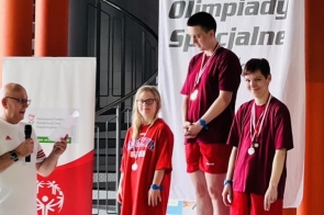  uczniowie Zespołu Placówek Szkolno-Wychowawczo-Rewalidacyjnych w Cieszynie na XII Beskidzkim Regionalnym Mityngu w pływaniu Olimpiad Specjalnych