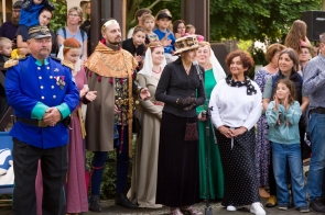Janina Żagan Starosta Cieszyński w towarzystwie Ireny French, Dyrektorki Muzeum Śląska Cieszyńskiego podczas 15. Cieszyńskiej Nocy Muzeów 