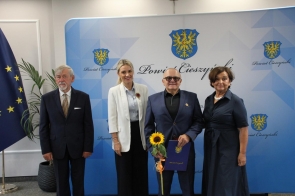 Prezes MTP Delfin Cieszyn Janusz Widzik został uhonorowany przez Ministra Sportu i Turystyki Złotą Odznaką "Za Zasługi dla Sportu".