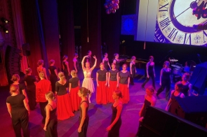 Występ artystyczny podczas obchodów 130-lecia LO im. Antoniego Osuchowskiego