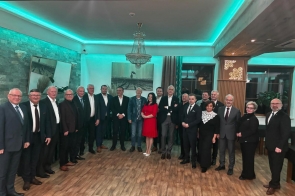 Zdjęcie grupowe uczestników posiedzenia