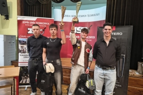 Sala w ZST - zmagania konkursowe barberów