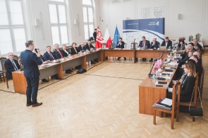 Obrady przedstyawicieli  poszczególnych samorządów powiatowych