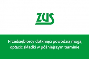  Na obrazie jest logo Zakładu Ubezpieczeń Społecznych (ZUS) umieszczone na białym tle. Poniżej, na zielonym tle, znajduje się tekst informujący: „Przedsiębiorcy powodzią mogą opłacić składki w późniejszym terminie”. 