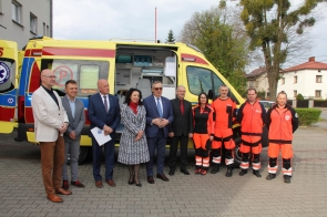  Zakup nowego ambulansu sanitarnego dla Stacji Pogotowia w Strumieniu - Portal Powiatu Cieszyńskiego