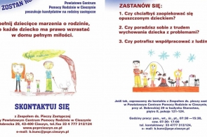 Na grafice znajduje się ulotka promująca poszukiwanie kandydatów na rodziny zastępcze przez Powiatowe Centrum Pomocy Rodzinie w Cieszynie. Ulotka jest podzielona na dwie części, z których każda zawiera tekst i rysunki dzieci.  Lewa strona ulotki: Nagłówek: „ZOSTAŃ RODZINĄ ZASTĘPCZĄ”. Tekst: „Spełnij dziecięce marzenia o rodzinie, bo każde dziecko ma prawo wzrastać w domu pełnym miłości.” Pod tekstem znajduje się rysunek przedstawiający rodzinę z dziećmi i psem. Nad rodziną jest napis "Najlepsza rodzina". Na dole: „SKONTAKTUJ SIĘ” i dane kontaktowe do Zespołu ds. Pieczy Zastępczej przy Powiatowym Centrum Pomocy Rodzinie w Cieszynie, w tym adres, numer telefonu i e-mail. Prawa strona ulotki: Nagłówek: „ZASTANÓW SIĘ:”. Czy chciałbyś zaopiekować się opuszczonym dzieckiem? Czy poradzisz sobie z trudem wychowania dziecka z problemami? Czy potrafisz współpracować z ludźmi? Pod tekstem znajduje się rysunek przedstawiający rodzinę podczas wspólnej aktywności na świeżym powietrzu (grillowanie). Na dole jest zaproszenie do kontaktu z Zespołem ds. pieczy zastępczej w Powiatowym Centrum Pomocy Rodzinie w Cieszynie wraz z godzinami pracy, numerem telefonu i adresem e-mail. Całość jest w języku polskim, a ulotka zachęca do rozważenia zostania rodziną zastępczą i skontaktowania się z odpowiednią instytucją.