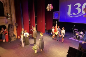 Samorząd powiatowy składa życzenia podczas obchodów 130-lecia LO im. Antoniego Osuchowskiego