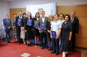 Zostały przyznane stypendia Starosty Cieszyńskiego! - Portal Powiatu Cieszyńskiego 