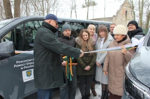 Nowe samochody dla Domu Pomocy Społecznej w Pogórzu oraz Filii „Bursztyn”  w Kończycach Małych