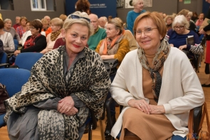 Na pierwszym planie od lewej: Beata Macura Członkini Zarządu Powiatu Cieszyńskiego, po prawej Anna Suchanek  Przewodnicząca Rady Seniorów Miasta Ustroń 