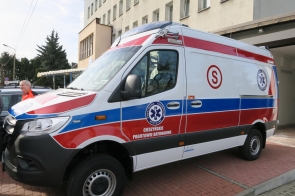 Dwa nowe ambulanse w powiecie cieszyńskim za prawie 1 mln zł - Portal Powiatu Cieszyńskiego