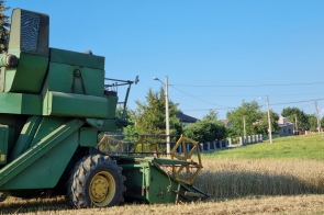 traktor na polu