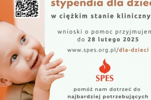 Grafika promująca program stypendialny dla dzieci w ciężkim stanie klinicznym. W centralnej części widoczny jest uśmiechnięty maluch, patrzący w górę z zainteresowaniem. Obok dziecka znajduje się tekst informacyjny, który podkreśla możliwość składania wniosków do końca lutego 2025 roku, wraz z adresem strony internetowej oraz logo organizacji SPES w kolorze czerwonym.