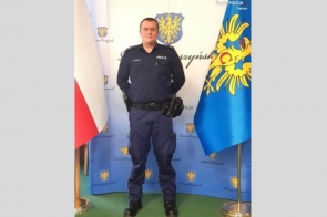 młodszy aspirant Łukasz Gruszczyk- dzielnicowy Komendy Powiatowej Policji w Cieszynie