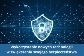 Ilustracja ukazuje motyw cyfrowej tarczy ochronnej, wypełnionej świetlistymi, sieciowymi wzorami symbolizującymi nowoczesne technologie. W tle widoczne są rozświetlone linie i punkty, tworzące sieć cyfrowych połączeń w przestrzeni.