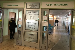 Widok na sale obsługi w ZUS Sosnowiec