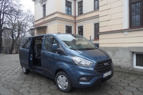 Zakupiono Forda Transita dla Domu Dziecka w Cieszynie - Portal Powiatu Cieszyńskiego