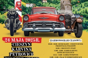 plakat zapraszający na IV międzynarodowy rajd pojazdów zabytkowych "szlakiem zamków nad piotrówką" w dniu 24 maja 2025 roku. W górnej części plakatu grafika przedstawiająca dwa zabytkowe auta i motor, słupek graniczny, góry porośnięte lasami oraz charakte