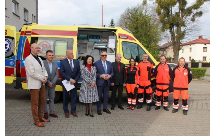  Zakup nowego ambulansu sanitarnego dla Stacji Pogotowia w Strumieniu - Portal Powiatu Cieszyńskiego