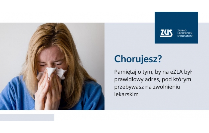 Młoda kobieta o blond włosach zasłania nos chusteczką, wygląda na przeziębioną. Po prawej stronie jasnoszare tło z granatowym logo ZUS oraz napisem „Chorujesz?” i przypomnieniem, by na eZLA widniał prawidłowy adres pobytu podczas zwolnienia lekarskiego.