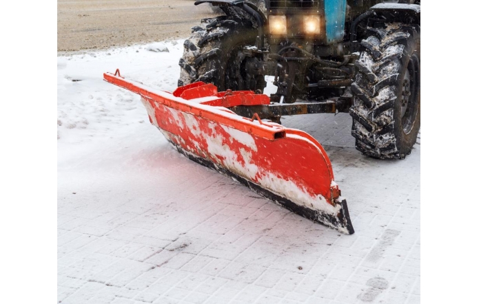 Na zdjęciu widać pług śnieżny. 