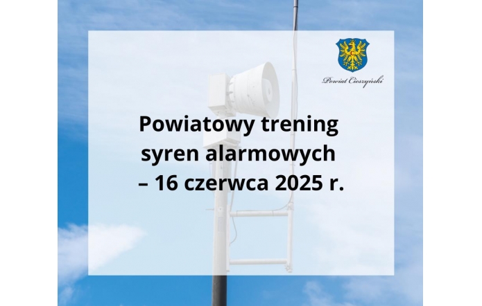 Widoczna syrena alarmowa ustawiona na tle nieba z lekkimi chmurami. Na półprzezroczystym tle umieszczono napis: „Powiatowy trening syren alarmowych – 16 czerwca 2025 r.” oraz herb Powiatu Cieszyńskiego.