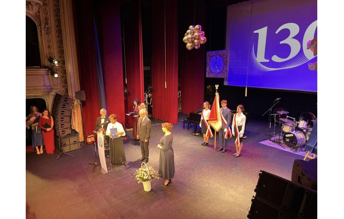 Samorząd powiatowy składa życzenia podczas obchodów 130-lecia LO im. Antoniego Osuchowskiego