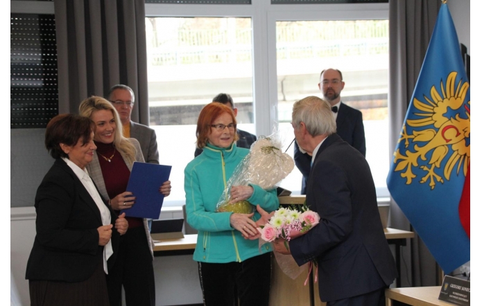 Wręczenie nagrody podczas sesji Rady Powiatu