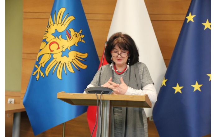 dr Małgorzata Kiereś przy mównicy