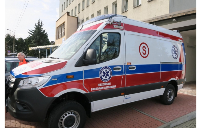 Dwa nowe ambulanse w powiecie cieszyńskim za prawie 1 mln zł - Portal Powiatu Cieszyńskiego