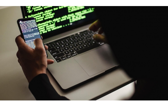 Uwaga na oszustów internetowych. Podszywają się pod ZUS i wnioski 800plus 