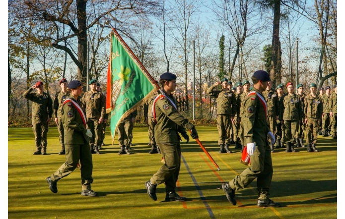 Pasowanie klas wojskowych uroczystości - sztandar