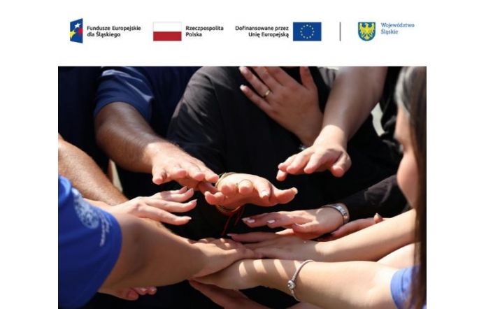 Zdjęcie przedstawia plakat - gotowe do pomocy ręce 