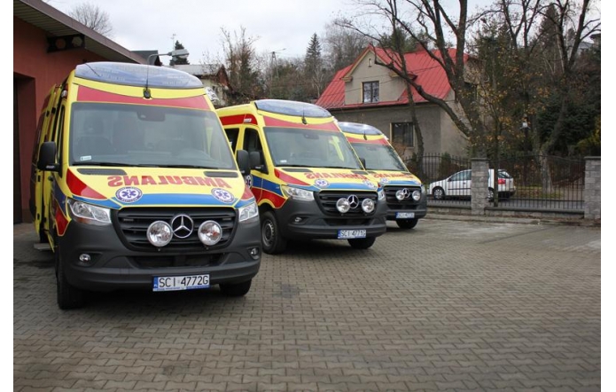 Trzy nowe ambulanse w Cieszyńskim Pogotowiu Ratunkowym