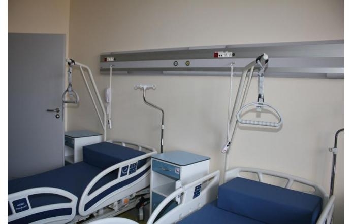 Na zdjęciu łóżka szpitalne