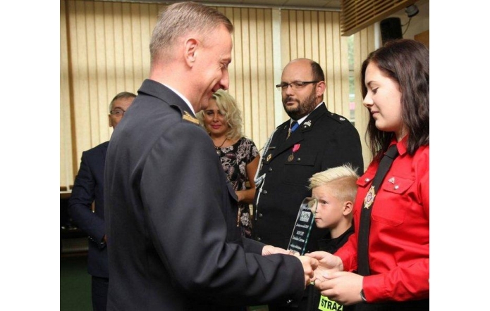 l-403302312601437379481965028700503618355200nresize